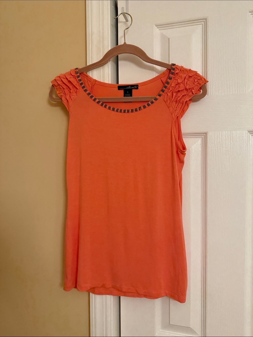 Summer Tee with Accessorized collar